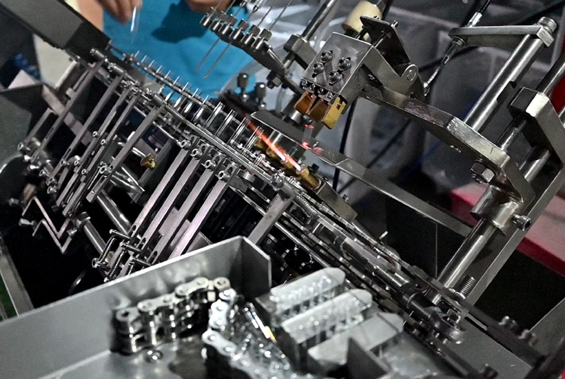 Oxy-hydrogen for automatic ampoule filling and sealing